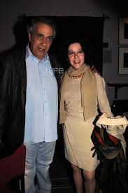 2005 αγγελική βαρελλά και γυναικεία λογοτεχνική συντροφιά. O K Arzogloy Sth Skhnh Me Thn Panemorfh Korh Toy Des Fwtografies