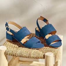 Avec plus de 770 marques et 52 000 modèles de chaussures pour femme, homme et enfant, toute la mode est sur sarenza ! Sandales Petit Talon En Croute De Cuir Marine Blancheporte