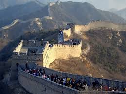 سياح يعبرون لأول مرة أخطر ممر زجاجي في الصين. Ø³ÙˆØ± Ø§Ù„ØµÙŠÙ† Ø§Ù„Ø¹Ø¸ÙŠÙ… China Wall Ø³ÙŠØ§Ø­Ø© 37 Great Wall Of China China Tourism Tourism