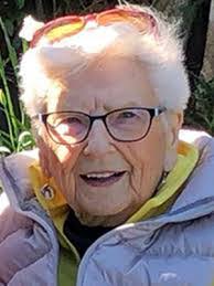 Ellen Arndt's Instagram, Twitter & Facebook