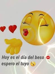 Hoy Es El Dia Del Beso Espero El Tuyo Emoticon Feliz Smiley