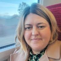 Debbie Howe's Instagram, Twitter & Facebook