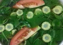 Sayur yang dibuat dengan kuah bening ini memang sangat segar cocok untuk disajikan dengan beragam lauk pauk baik itu ayam, seafood, atau bahkan dengan tahu. Resep Sayur Bening Bayam Putren Yang Populer Pasti Sedap Resepmasakan Web Id
