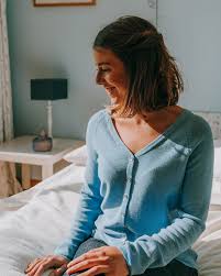 Designed for babies, this blue garter stitch cardigan is comfortable, really soft and very fluffy. Pulls Gilets Breizh Angel