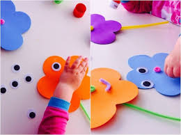 Activite Manuelle 2ans Fleurs Papier Mousse Yeux Mobiles Nettoie Pipes Activite Manuelle 2 Ans Activite De Paques Activite Enfant