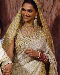 Updating database of 1 300 000 hashtags. Deepika Padukone Fc On Twitter Instagram Her Smile Says It All Truly Beautiful Deepika Padukone At Her Mumbai Wedding Reception Deepveerreception Https T Co Sbwuywmi9o