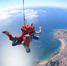 Cet hiver, lao parachutisme vous propose des baptêmes de chute libre en guadeloupe. Saut En Parachute Tandem Aux Sables D Olonne Vendee Evasion Parachutisme