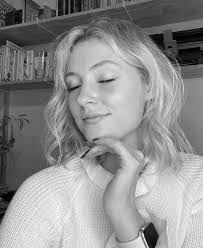 Stacey Lewin's Instagram, Twitter & Facebook