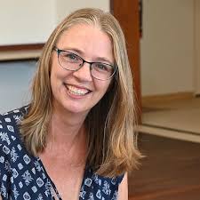 The Cafe By The Bridge (Chalk Hill Series The): Malone, Lily:  9781489250483: Amazon.com: Books