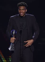 Nba Player Giannis Antetokounmpo Of The Milwaukee Bucks Accepts The Award For Best Male Athlete At The Espy Award Women S Soccer Team Soccer Team Nba Players