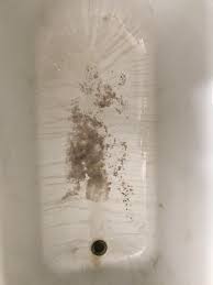 Enamel cannot hack strong cleaners and most won't even be able to take neat vinegar, so always use a watered down natural cleaner. How To Clean Stains From A Porcelain Tub Howto