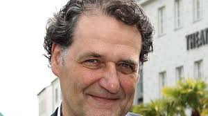 Journalisten mit Kannibalen in ein Drama gepackt