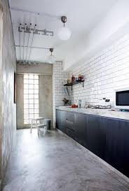 Designed and tested to be industrial grade for high traffic areas, made of durable, easy to clean materials and easy to install cork is a good kitchen flooring idea that offers a unique texture and a padded feel underfoot. Concrete Floor Interior Trends Industrial Kitchen Inspiration Interior Design Beton Design Betonlo Boerderijkeukens Appartement Keuken Betonvloeren