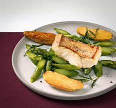 Gebratener Zander Mit Rosmarinkartoffeln Und Grunem Spargel Effilee Rezept Rosmarinkartoffeln Einfache Gerichte Abendessen Ideen