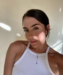 Jennifer Ramirez's Instagram, Twitter & Facebook