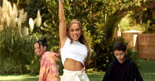 24 july 1969 in new york), also know as j.lo, is jennifer and marc have two children: Jennifer Lopez Uber Die Fantastischen Tanzvideos Ihrer Familie Die Gehirne Hinter Ihnen Sind Unsere Madchen Die Besten Tipps Fur Unterhaltung Mode Beauty Fitness Und Essen Und Die Moglichkeit Alles An Einem