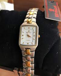 revello bayan kol saati etiketli ve calisir durumda orijinal ahsap kutusu ile gonderilecektir koltuklar