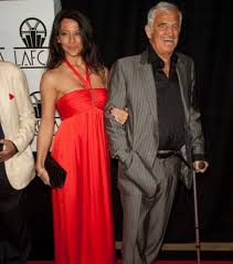 La croissance augmente mais l'inflation inquiète. Barbara Gandolfi Une Femme D Affaires Qui Abuse De Jean Paul Belmondo