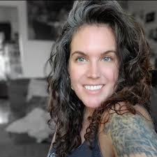 Laura Elser's Instagram, Twitter & Facebook