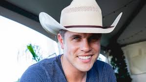 2 Things: Dustin Lynch