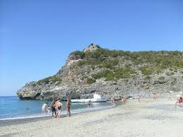L'intero comune conta più di 7 mila abitanti e la frazione marina, è letteralmente presa d'assalto in estate, vantando un turismo estivo molto importante. Spiaggia Picture Of Happy Village Marina Di Camerota Tripadvisor