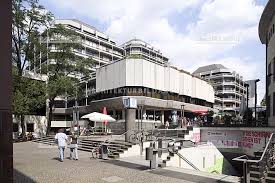 Designed by hans poelzig in 1929 after he won an architectural competition. Neues Rotes Haus Frankfurt S Walking Tour Blog Walk Frankfurt