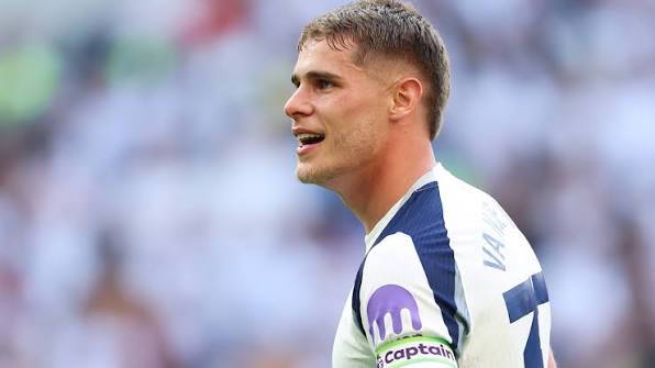 Liverpool sangat ingin datangkan Micky van de Ven