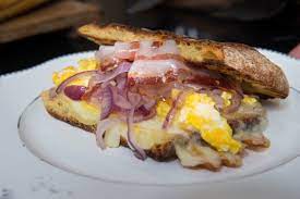 Buona sera , cari amici followers; I Panini Li Fa Max Pancho Villa Con Pancetta Di Calabria Dop