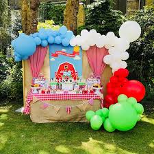 Choose from either our on the farm garland or a balloon garland. Kara S Party Ideas Barnyard Farm Birthday Party Kara S Party Ideas