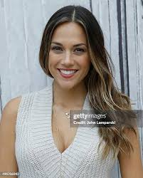 273 Jana Speaker Photos & High Res Pictures