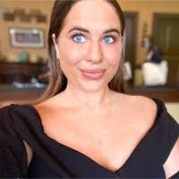 Danielle Bulson's Instagram, Twitter & Facebook