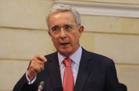 Carlos ardila lulle fue un ejemplo de compromiso con colombia,. El Dolor De Alvaro Uribe Por La Muerte De Carlos Ardila Lulle Las2orillas