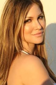 Hillary Lowe's Instagram, Twitter & Facebook