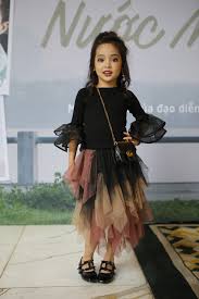 Đại gia chân diễn viên anh thư trong một lần làm người mẫu quảng cáo. Nhan Sáº¯c Váº¡n NgÆ°á»i Me Cá»§a Diá»n Vien Nhi NgÆ°á»£c Chiá»u NÆ°á»c Máº¯t Ngoi Sao