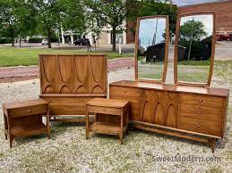 Along with a chair clearance of 23.5 inches Complete 6 Piece Broyhill Brasilia Bedroom Set Midcentury Bedroom Sets For Sale Sweet Modern Akron Oh