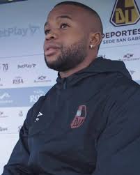 Bienvenido @jaderquinonesc al club de mis amores @cdtolima .. este año  haremos historia 💥🇱🇻 QUE ME DICEN DE ESA CHAQUETA? ❤️🇱🇻 @umbro  @umbrocolombia #deportestolima #clubdeportestolima #ligabetplay  #ligabetplaydimayor #revoluciónvinotintosur ...