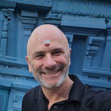 אה.. שכחתי לציין שהפוסט הקודם שלי הוא למעשה פארפרזה על פסקה מתוך הטור  האחרון של מיכאל ספרד. פסקה שהשורה התחתונה שלה היא שאין חפים מפשע בישראל.  מוקדם יותר היום נתקלתי בתיקון המשעשע