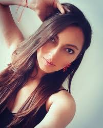 Diana Boles's Instagram, Twitter & Facebook