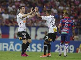 Na hora q o corinthians jogou uma bola na trave qdo o cara tentou dar um chápeu no goleiro; Quem Entra Quem Sai O Que Muda No Corinthians Para O Jogo Da Sul Americana Nesta Quinta Corinthians Ge