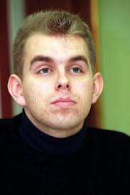 Image of U.S. Army Specialist Wayne Stanton, from Rockwood, Tennessee,  briefs the