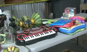 Relay shop on wn network delivers the latest videos and editable pages for news & events, including entertainment, music, sports, science and more, sign up and share your playlists. Bargain Hunters Shop Relay For Life Yard Sale Wbbj Tv