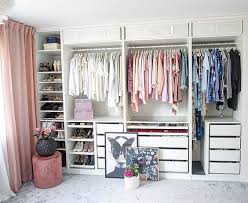 So Einfach Gunstig Kannst Du Einen Begehbaren Kleiderschrank Selber Bauen Bauen Begehbaren Einen Ein Bedroom Closet Design Closet Designs Closet Design