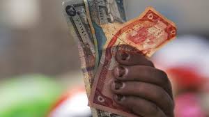 كدت مصادر إقتصادية ومصرفية، اليوم الخميس، على أن الحكومة اليمنية المعترف بها قدمت تنازال جديدا عن العملة الجديدة التي رفضها المتمردين الحوثيين بعد مطالبتهم بنصفها مقابل السماح بتداولها. Ø§Ù„Ø£ÙˆØ±Ø§Ù‚ Ø§Ù„Ù†Ù‚Ø¯ÙŠØ© Ø¬Ø¨Ù‡Ø© Ù‚ØªØ§Ù„ Ø¬Ø¯ÙŠØ¯Ø© ÙÙŠ Ø§Ù„ÙŠÙ…Ù†