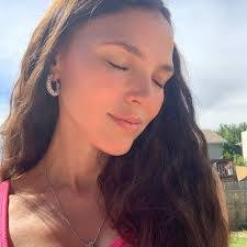 Phoebe Lynn's Instagram, Twitter & Facebook