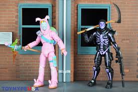 Mix & match this shirt with other items to create an avatar that is unique to you! Jazwares Fortnite 6 Legendary Series Wave 1 Rabbit Raider Skull Trooper Figures Review