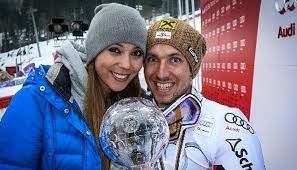 Seit 20 jahren konzipiert und schreibt sie werbung, fachbücher und ratgeber. Marcel Hirscher Und Laura Moisl Im Babygluck Gesellschaft Tgr Tagesschau