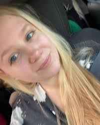 Elisabeth Barr (@avoidlizz) • Instagram photos and videos