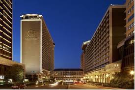 Galt House Hotel Louisville Kentucky Overlooking The Ohio River In Downtown Louisville Kentucky This Hotel Fe Galt House Louisville Hotels Galt House Hotel