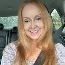 A forever classic for a reason, our Pearl Station bracelet 🤍🎀