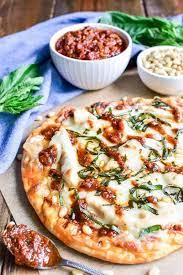 Sun Dried Tomato Chicken Flatbread Pizza Recipe Chicken Flatbread Easy Dinner Recipes Pizza Recipes